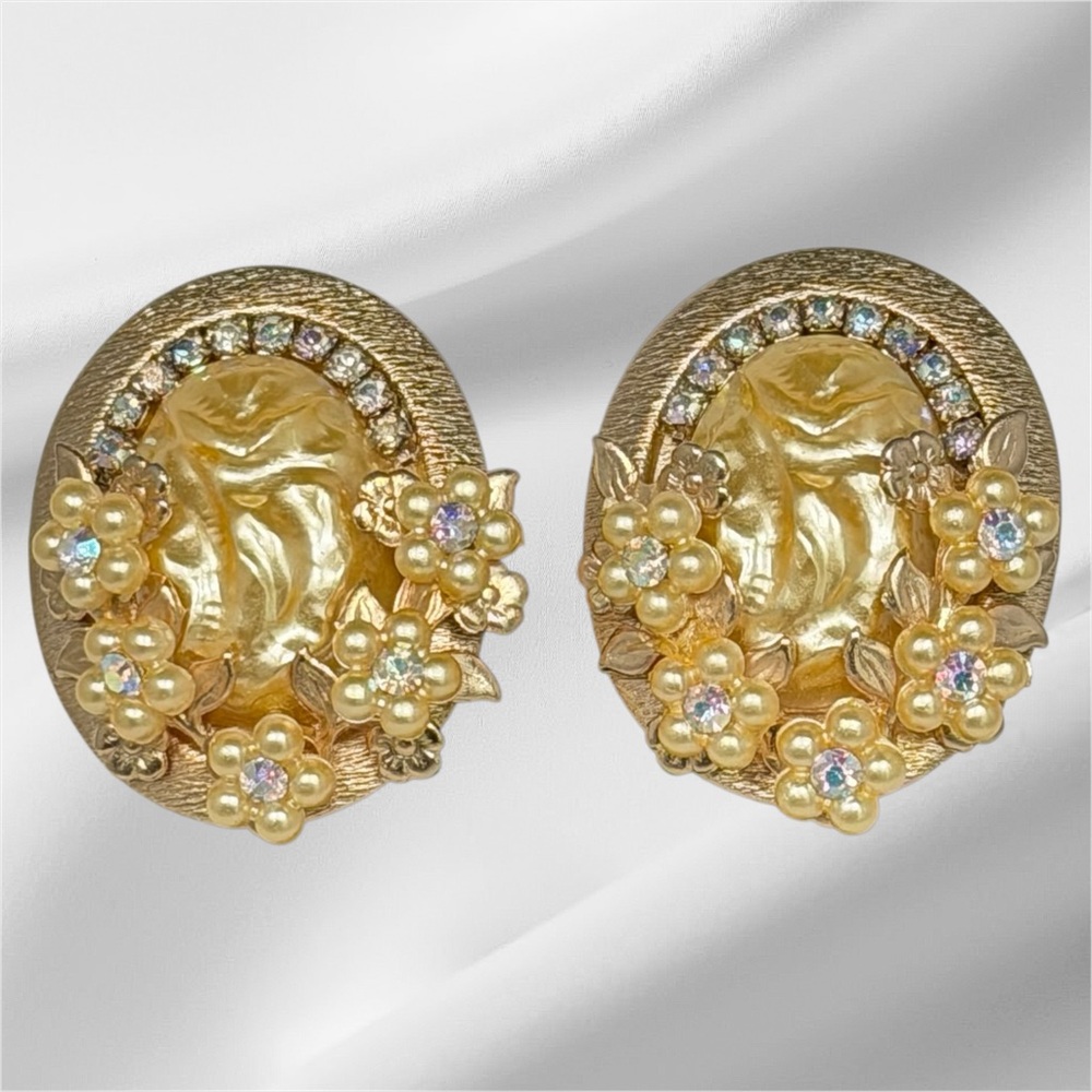 Vintage Gold tone and faux pearl clip on earrings